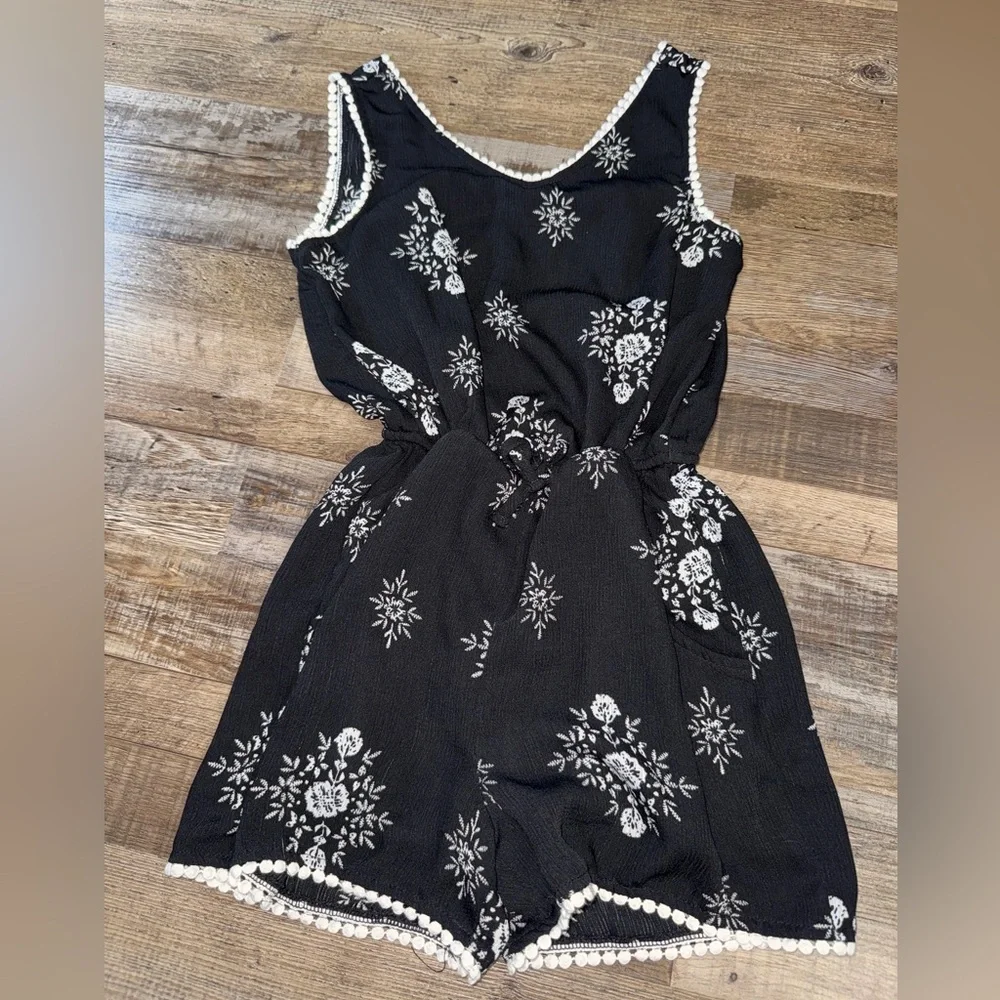 Paper Doll Girls Floral Romper Size 10 Black White Boho Pom Trim